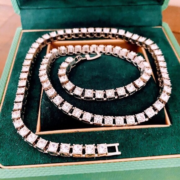 Elegant Rhinestone Tennis Necklace Silver Tone Sparkly 19” Bridal or Evening Jew - Picture 4 of 9